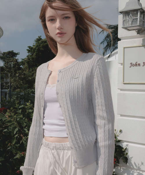DEHEVE（デヘヴェ）の「Frill Cable Knit Cardigan [Sky Blue]（カーディガン/ボレロ・レディース・スカイブルー・FREE）」の4枚目の写真