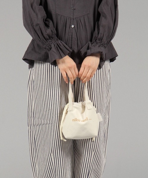 niko and...（ニコアンド）の「ニコロゴミニ保冷巾着（キッチンツール・レディース・ホワイト/ブラック・0）」の3枚目の写真