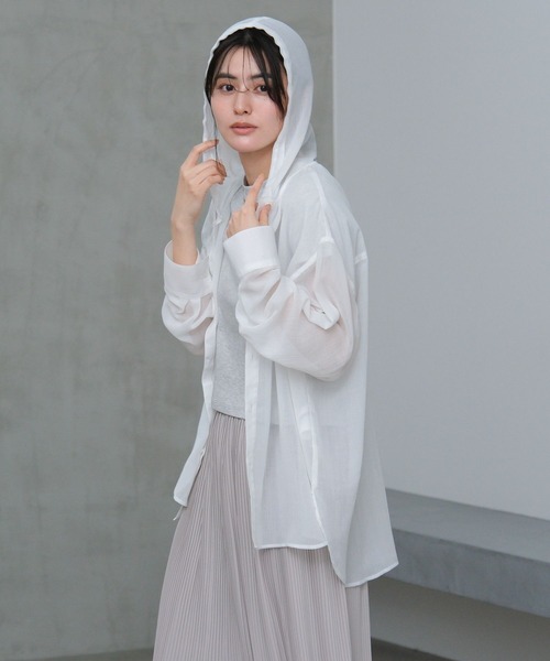 LAKOLE(ラコレ)の「シアーフードシャツ / 664820(シャツ/ブラウス・レディース・ブラック/レッド/オフホワイト/ブルー/ブラウン系その他・FREE)」の12枚目の写真