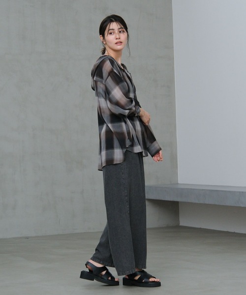 LAKOLE(ラコレ)の「シアーフードシャツ / 664820(シャツ/ブラウス・レディース・ブラック/レッド/オフホワイト/ブルー/ブラウン系その他・FREE)」の21枚目の写真