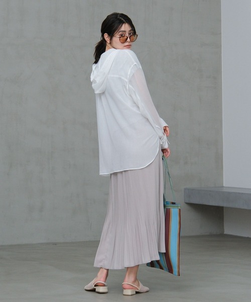 LAKOLE(ラコレ)の「シアーフードシャツ / 664820(シャツ/ブラウス・レディース・ブラック/レッド/オフホワイト/ブルー/ブラウン系その他・FREE)」の8枚目の写真