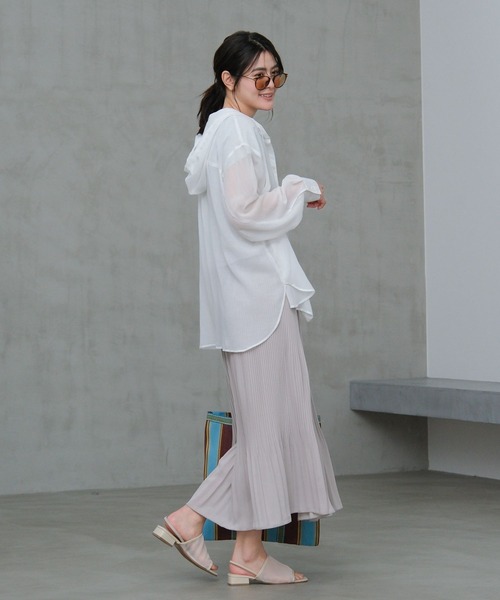 LAKOLE(ラコレ)の「シアーフードシャツ / 664820(シャツ/ブラウス・レディース・ブラック/レッド/オフホワイト/ブルー/ブラウン系その他・FREE)」の9枚目の写真