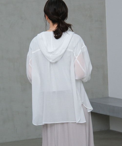 LAKOLE(ラコレ)の「シアーフードシャツ / 664820(シャツ/ブラウス・レディース・ブラック/レッド/オフホワイト/ブルー/ブラウン系その他・FREE)」の16枚目の写真