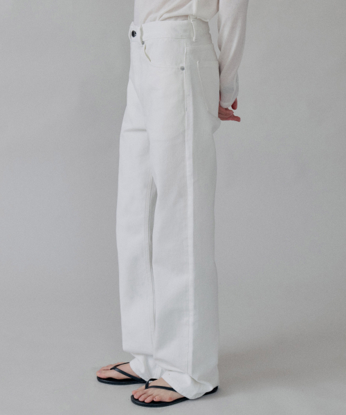 STEP AROUND（ステップアラウンド）の「Classic Straight Leg Denim_WHITE（デニムパンツ・レディース・その他・SMALL/MEDIUM）」の2枚目の写真