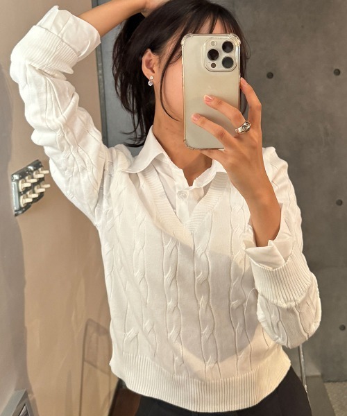 Emilie（エミリー）の「シャツレイヤード長袖ニット（Tシャツ/カットソー・レディース・ベージュ/グレー/アイボリー/ブラック/カーキ・FREE）」の2枚目の写真