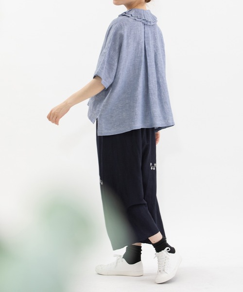 nop de nod(ノップドゥノッド)の「リネンダブルプリーツ衿5分袖ブラウス(シャツ/ブラウス・レディース・ベージュ/オフホワイト/ライトブルー・3)」の5枚目の写真