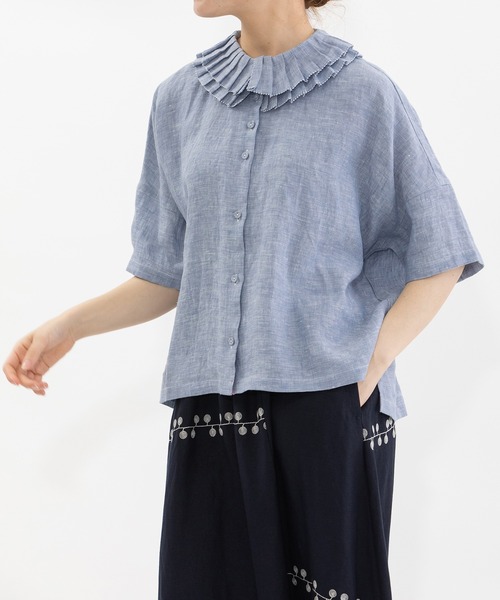 nop de nod(ノップドゥノッド)の「リネンダブルプリーツ衿5分袖ブラウス(シャツ/ブラウス・レディース・ベージュ/オフホワイト/ライトブルー・3)」の7枚目の写真