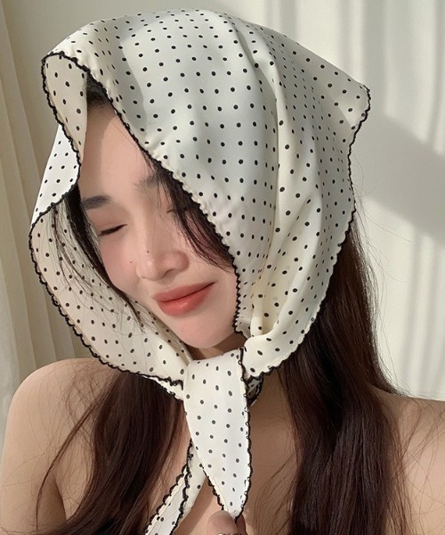 VIBGYOR(ヴィブジョー)の「【LAMPOON】ドットスカーフ(バンダナ/スカーフ・レディース・ホワイト/ブラック・FREE)」の5枚目の写真