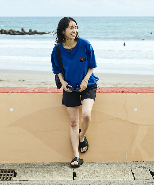 FREAK'S STORE(フリークスストア)の「NANGA × FREAK'S STORE/ナンガ 別注 裾スピンドル ヘンリーネックTシャツ(Tシャツ/カットソー・レディース・ブラック/ブルー/ホワイト・フリ-)」の4枚目の写真