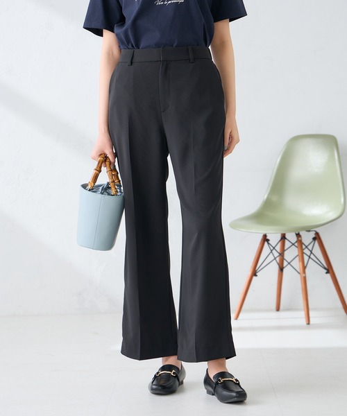 a.v.v（アーヴェヴェ）の「［支持率NO.1/接触冷感/速乾/UVカット/イージーケア］スッキリ見えストレートパンツ（スラックス・レディース・グレイッシュベージュ/ライトピンク/ブラック/ネイビー・SMALL/X-SMALL/X-LARGE/LARGE/MEDIUM）」の2枚目の写真