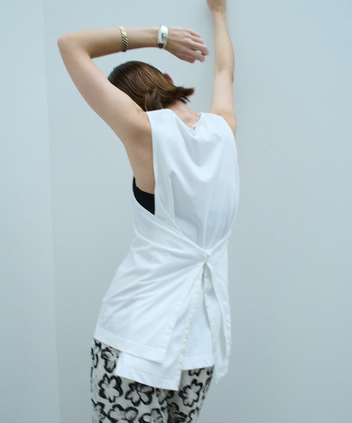 VERMEIL par iena(ヴェルメイユパーイエナ)の「TanC TOKYO タンクトウキョウ SIDE OPEN タンクトップ TC26A-039(Tシャツ/カットソー・レディース・ブラック/ホワイト・FREE)」の2枚目の写真