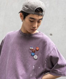 缶バッジ付きペイントTシャツ