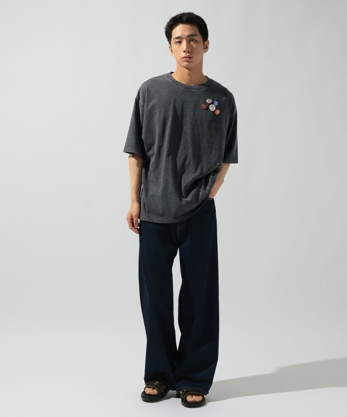 niko and...（ニコアンド）の「缶バッジ付きペイントTシャツ（Tシャツ/カットソー・メンズ・ブルー/オフホワイト/ブラック/パープル・MEDIUM/LARGE）」の13枚目の写真