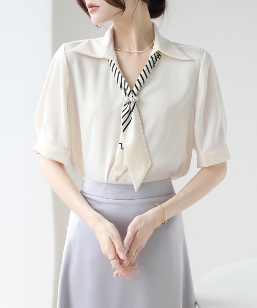 ReRe(リリ)の「スカーフ風デザインブラウス(シャツ/ブラウス・レディース・オフホワイト/ライトグリーン・MEDIUM/LARGE/X-LARGE)」の14枚目の写真