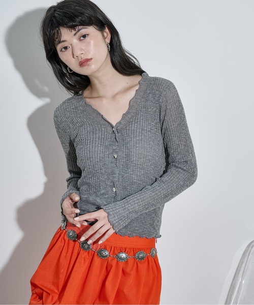 THE YOn(ザヨン)の「シアーリブサマーニットVネックカーデ(カーディガン/ボレロ・レディース・グレー/ブラック/アイボリー/レッド・FREE)」の3枚目の写真
