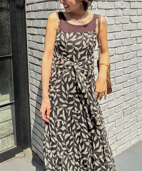 NOLLEY’S(ノーリーズ)の「【Import Fabric】ウォッシャブル楊柳リーフ柄ウエストリボンワンピース(ワンピース・レディース・グレー系その他/ブラウン系その他・38)」の8枚目の写真