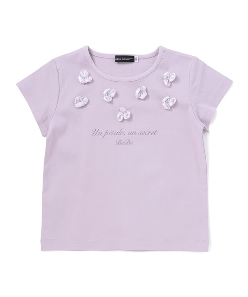 BeBe(ベベ)の「サテンフラワーモチーフポンチ半袖Tシャツ(Tシャツ/カットソー・キッズ・パープル/ホワイト・130cm/140cm/150cm/120cm)」の2枚目の写真