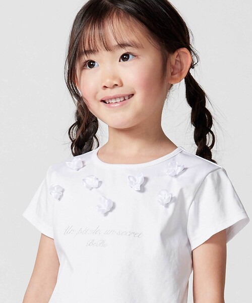 BeBe(ベベ)の「サテンフラワーモチーフポンチ半袖Tシャツ(Tシャツ/カットソー・キッズ・パープル/ホワイト・130cm/140cm/150cm/120cm)」の5枚目の写真