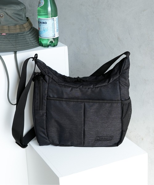 COLEMAN(コールマン)の「【Coleman / コールマン】クールショルダーSM(ショルダーバッグ・メンズ・ブラック系その他/グレー系その他/グリーン/ブルー系その他/ブラック系その他2/ベージュ系その他/ブラック・FREE)」の2枚目の写真