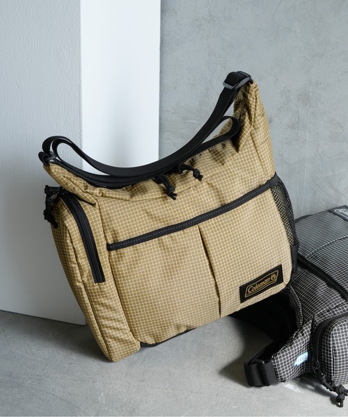 COLEMAN(コールマン)の「【Coleman / コールマン】クールショルダーSM(ショルダーバッグ・メンズ・ブラック系その他/グレー系その他/グリーン/ブルー系その他/ブラック系その他2/ベージュ系その他/ブラック・FREE)」の5枚目の写真