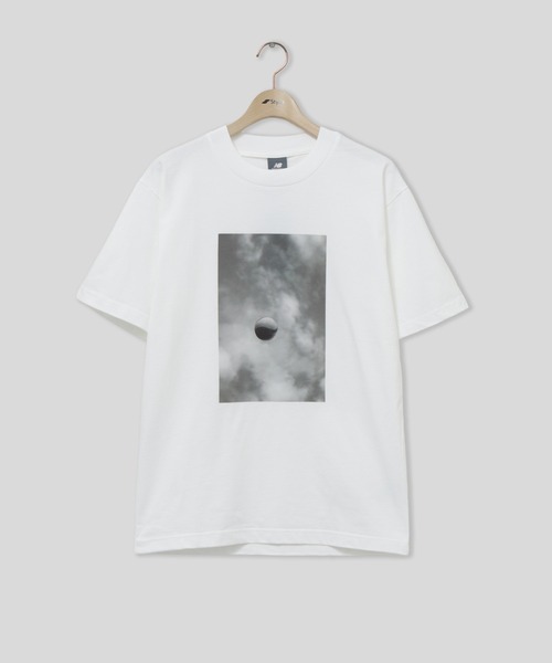 NEW BALANCE(ニューバランス)の「NEW BALANCE Ohtani Signature Photo T-Shirt 2 MT61V6E3(Tシャツ/カットソー・メンズ・ホワイト・M/L)」の1枚目の写真