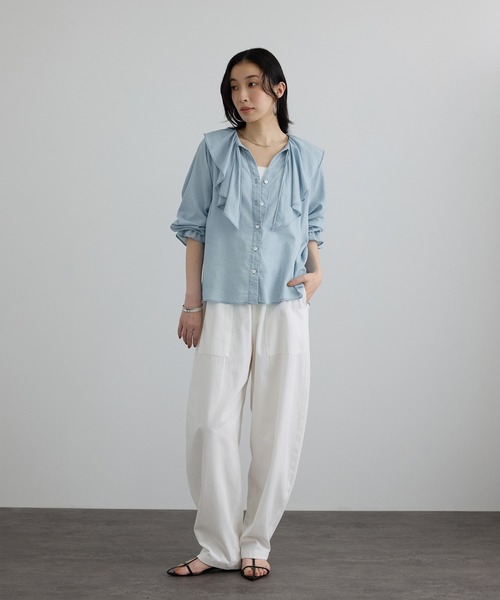 SALON adam et rope'（サロン アダム エ ロペ）の「【WEB限定】ライトデニムフリルカラーシャツ（シャツ/ブラウス・レディース・サックスブルー/ベージュ系その他・FREE）」の14枚目の写真