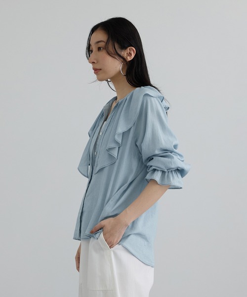 SALON adam et rope'（サロン アダム エ ロペ）の「【WEB限定】ライトデニムフリルカラーシャツ（シャツ/ブラウス・レディース・サックスブルー/ベージュ系その他・FREE）」の11枚目の写真