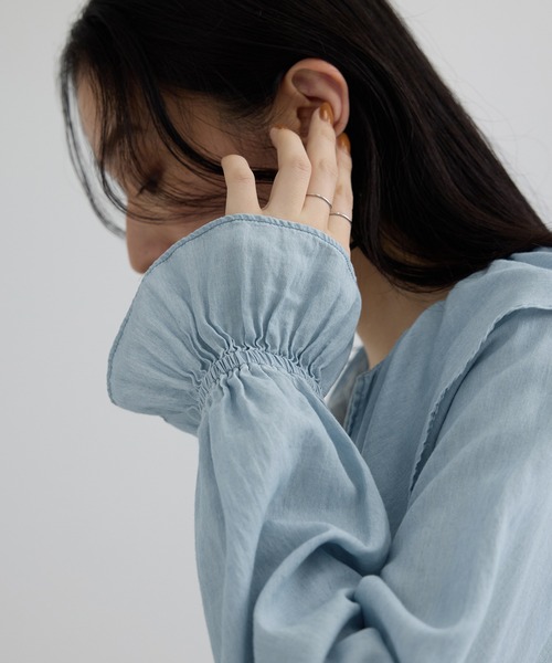 SALON adam et rope'（サロン アダム エ ロペ）の「【WEB限定】ライトデニムフリルカラーシャツ（シャツ/ブラウス・レディース・サックスブルー/ベージュ系その他・FREE）」の9枚目の写真