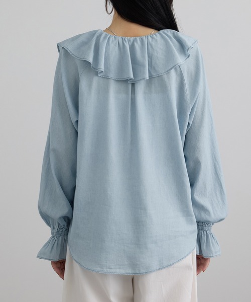 SALON adam et rope'（サロン アダム エ ロペ）の「【WEB限定】ライトデニムフリルカラーシャツ（シャツ/ブラウス・レディース・サックスブルー/ベージュ系その他・FREE）」の6枚目の写真