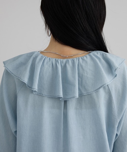 SALON adam et rope'（サロン アダム エ ロペ）の「【WEB限定】ライトデニムフリルカラーシャツ（シャツ/ブラウス・レディース・サックスブルー/ベージュ系その他・FREE）」の17枚目の写真