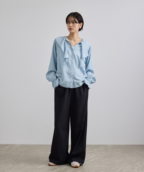 SALON adam et rope'（サロン アダム エ ロペ）の「【WEB限定】ライトデニムフリルカラーシャツ（シャツ/ブラウス・レディース・サックスブルー/ベージュ系その他・FREE）」の4枚目の写真