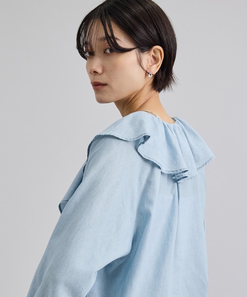 SALON adam et rope'（サロン アダム エ ロペ）の「【WEB限定】ライトデニムフリルカラーシャツ（シャツ/ブラウス・レディース・サックスブルー/ベージュ系その他・FREE）」の5枚目の写真