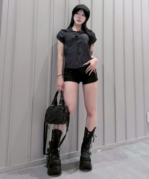 Never mind the XU / Chikashitsu+(ネバーマインド ザ エックスユー / チカシツプラス)の「【nmtc+】Roll-Up Check Shirt / 【エヌエムティーシープラス】ロールアップチェック半袖シャツ(シャツ/ブラウス・レディース・ブラック・ONE SIZE)」の2枚目の写真