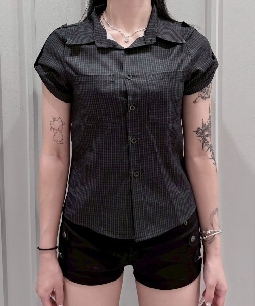 Never mind the XU / Chikashitsu+(ネバーマインド ザ エックスユー / チカシツプラス)の「【nmtc+】Roll-Up Check Shirt / 【エヌエムティーシープラス】ロールアップチェック半袖シャツ(シャツ/ブラウス・レディース・ブラック・ONE SIZE)」の10枚目の写真
