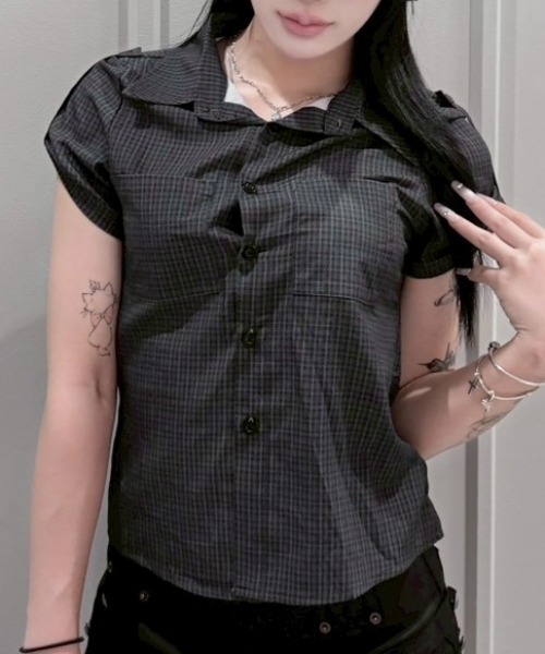 Never mind the XU / Chikashitsu+(ネバーマインド ザ エックスユー / チカシツプラス)の「【nmtc+】Roll-Up Check Shirt / 【エヌエムティーシープラス】ロールアップチェック半袖シャツ(シャツ/ブラウス・レディース・ブラック・ONE SIZE)」の15枚目の写真