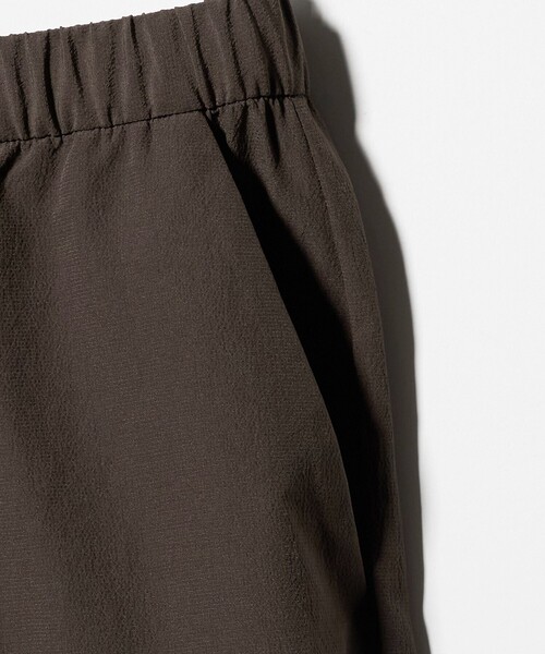 UNITED ARROWS(ユナイテッドアローズ)の「DotAir ドットエア オールギャザー ワイド ショーツ 吸水速乾 タテストレッチ(その他パンツ・メンズ・ブラック/ダークブラウン・L/M/S)」の5枚目の写真