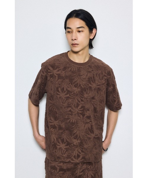 AZUL by moussy（アズールバイマウジー）の「【セットアップ対応】ボタニカルパイルトップス（Tシャツ/カットソー・メンズ・カーキ/ブラウン・MEDIUM/LARGE）」の4枚目の写真