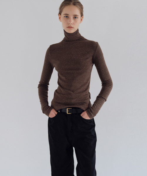 THE LILLE(ザ リル)の「Cookie & Cream Turtleneck T_Brown(Tシャツ/カットソー・レディース・その他・FREE)」の1枚目の写真