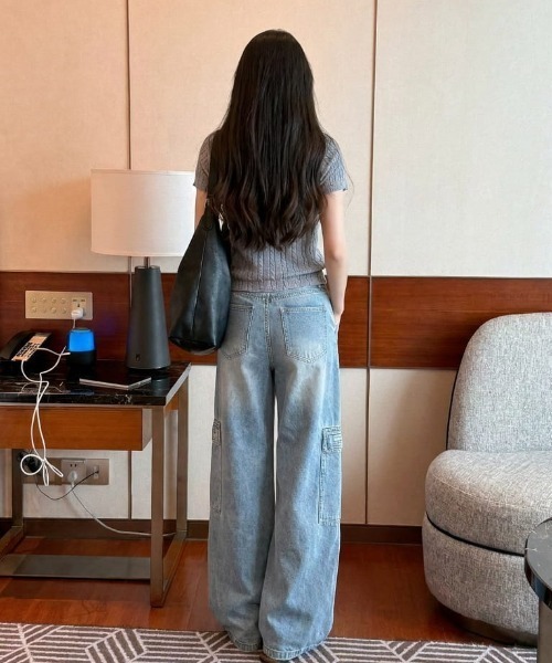 LUCPY(ラクピー)の「ヴィンテージワイドデニムパンツ(デニムパンツ・レディース・ブルー・SMALL/X-SMALL/LARGE/MEDIUM)」の4枚目の写真