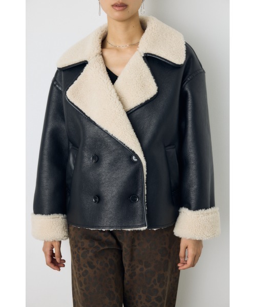 AZUL by moussy（アズールバイマウジー）の「【不動の人気アウターがついに予約開始】フェイクムートンボアライダースジャケット　秋服　冬服（ブルゾン・レディース・ベージュ/ブラック・MEDIUM/SMALL）」の4枚目の写真