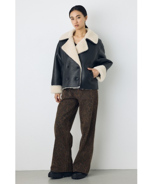 AZUL by moussy（アズールバイマウジー）の「【不動の人気アウターがついに予約開始】フェイクムートンボアライダースジャケット　秋服　冬服（ブルゾン・レディース・ベージュ/ブラック・MEDIUM/SMALL）」の8枚目の写真