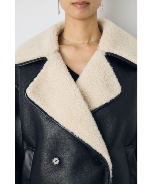 AZUL by moussy（アズールバイマウジー）の「【不動の人気アウターがついに予約開始】フェイクムートンボアライダースジャケット　秋服　冬服（ブルゾン・レディース・ベージュ/ブラック・MEDIUM/SMALL）」の9枚目の写真
