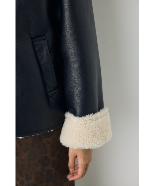 AZUL by moussy（アズールバイマウジー）の「【不動の人気アウターがついに予約開始】フェイクムートンボアライダースジャケット　秋服　冬服（ブルゾン・レディース・ベージュ/ブラック・MEDIUM/SMALL）」の12枚目の写真