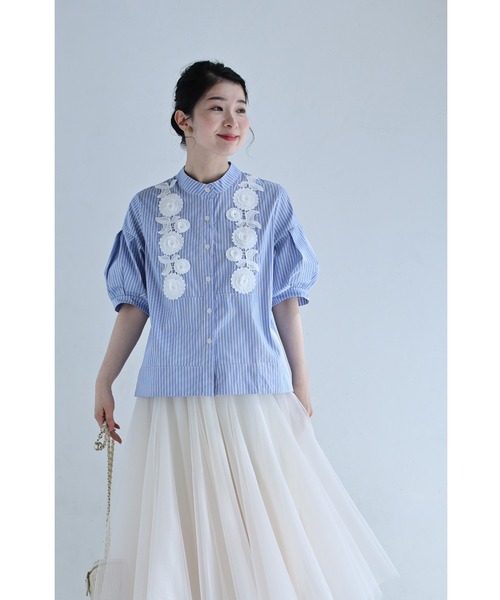 cawaii(カワイイ)の「ふんわりポワン袖の立体花ブラウストップス(シャツ/ブラウス・レディース・ホワイト/ブルー・FREE)」の4枚目の写真