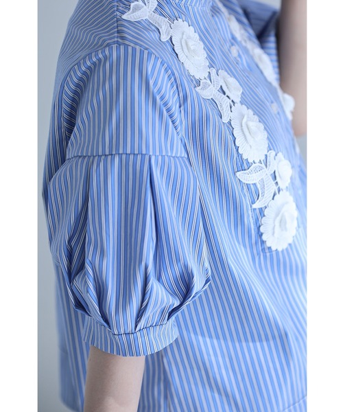 cawaii(カワイイ)の「ふんわりポワン袖の立体花ブラウストップス(シャツ/ブラウス・レディース・ホワイト/ブルー・FREE)」の5枚目の写真