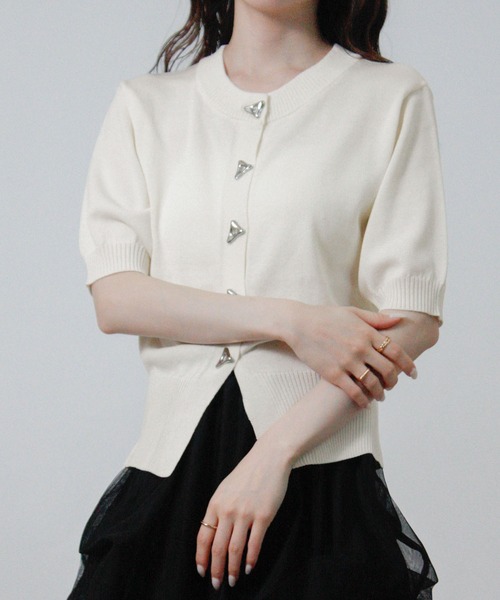 NYLAUS(ナイラス)の「【SG】サンカクボタン カーディガン 半袖 シルバーボタン(カーディガン/ボレロ・レディース・ブラック/オフホワイト/ピンク・M)」の5枚目の写真