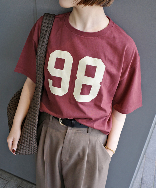 SCREEN STARS（スクリーンスターズ）の「SCREEN STARS/スクリーンスターズ SLOBE別注 ナンバリングTEE（Tシャツ/カットソー・レディース・ベージュ/ボルドー・FREE）」の2枚目の写真