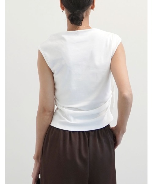 Re:EDIT（リエディ）の「ボウタイ付き2WAYワンショルダーアシメトップス（Tシャツ/カットソー・レディース・ブラック/ホワイト/レッド/ブラウン・FREE）」の7枚目の写真