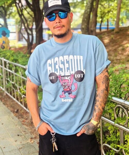 BERNI(ベルニ)の「BERNI x 613 リフティンググラフィック半袖Tシャツ (ワイン)(Tシャツ/カットソー・レディース・その他・SMALL/MEDIUM/LARGE/X-LARGE/2XL)」の2枚目の写真