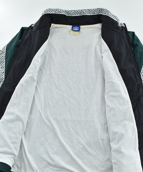 UMBRO（アンブロ）の「【USED】90’s UMBRO ナイロン トラックジャケット（ナイロンジャケット・メンズ・ブラック・LARGE）」の3枚目の写真